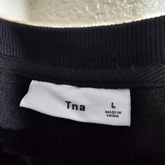 Tna Aritzia L Black Sweater Cozy Fleece Boyfriend Crew Minimalist Quiet Luxury - Picture 3 of 5